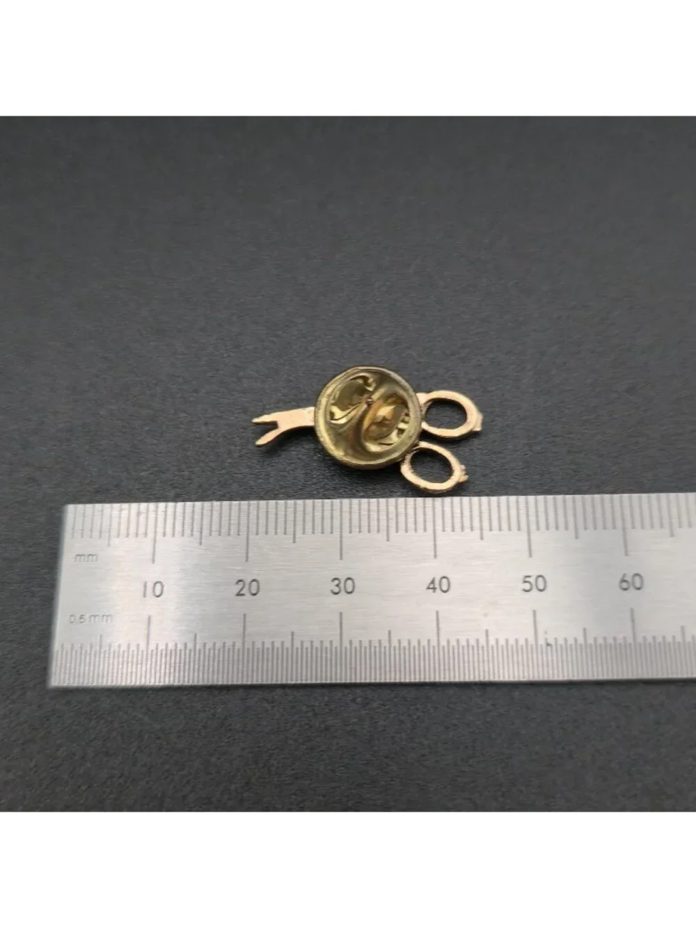 Vintage Stork Sewing Scissors Lapel Pin | Tailor Seamstress Tie Tac A8519